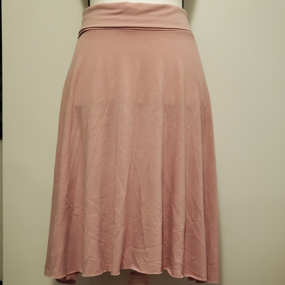 rave Dresses & Skirts - Rave light pink soft midi skirt